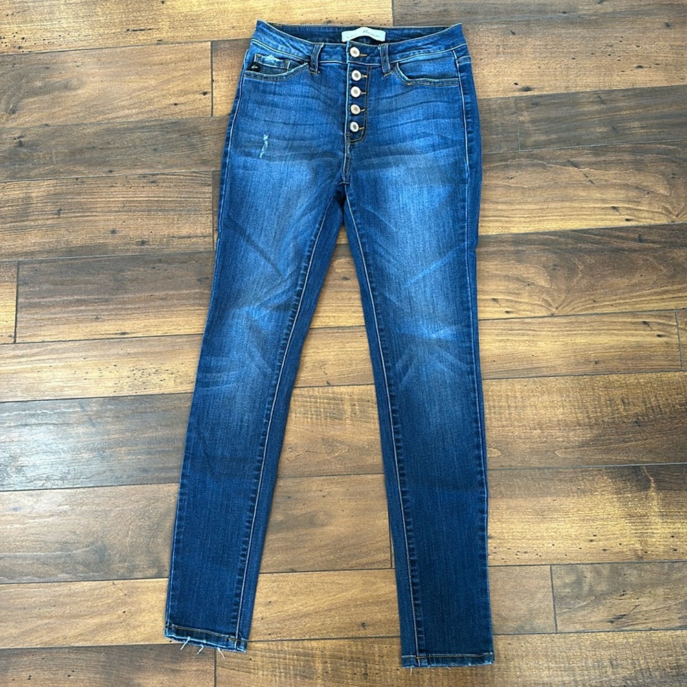 Medium wash Kancan skinnies
